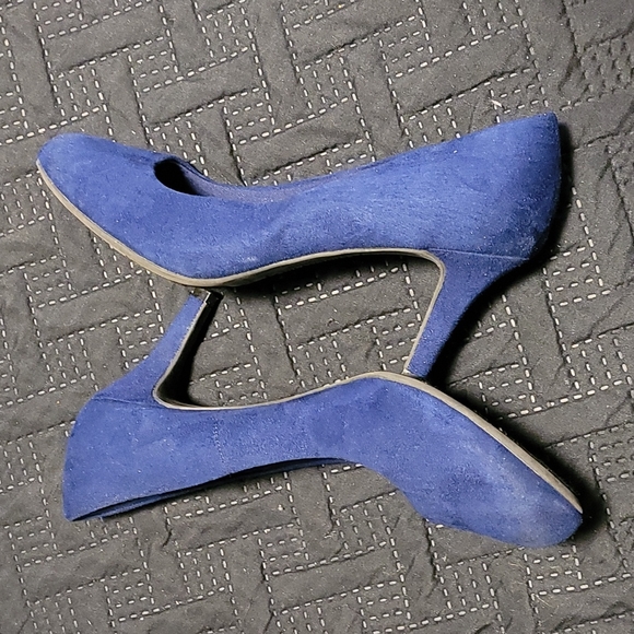 Blue suede pumps size9 - Picture 4 of 7